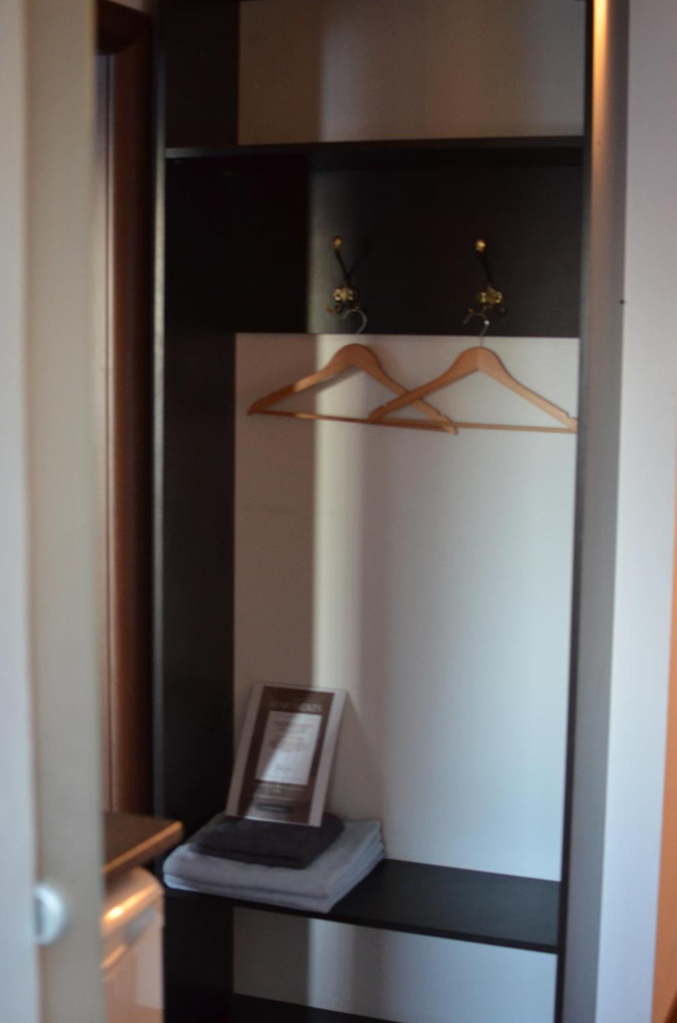 Vila Cu Trandafiri Cozy Apartments 2 Camere Bragadiru Exterior photo