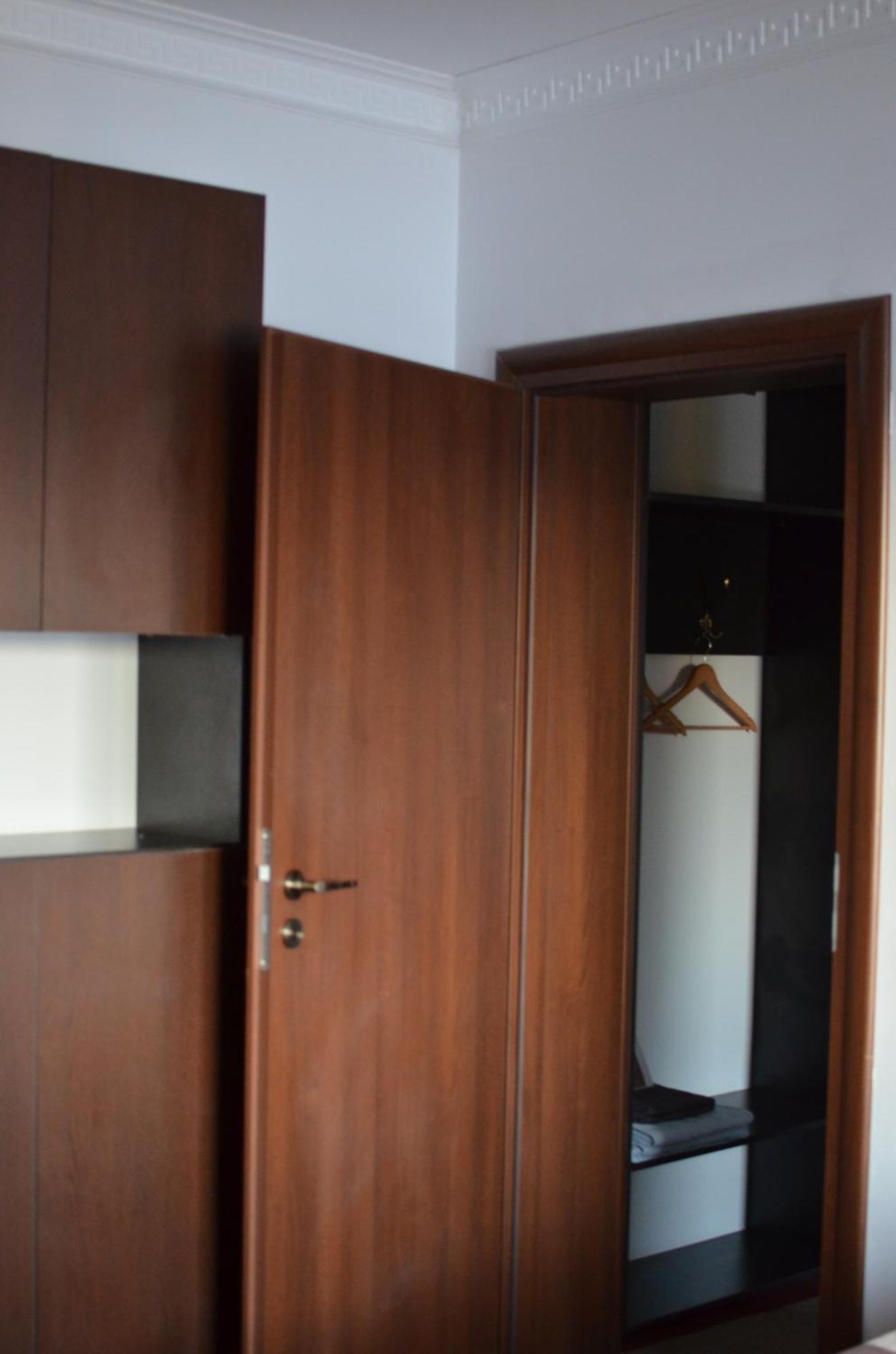 Vila Cu Trandafiri Cozy Apartments 2 Camere Bragadiru Exterior photo